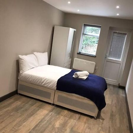 Bedfont House Apartment Hillingdon Bagian luar foto