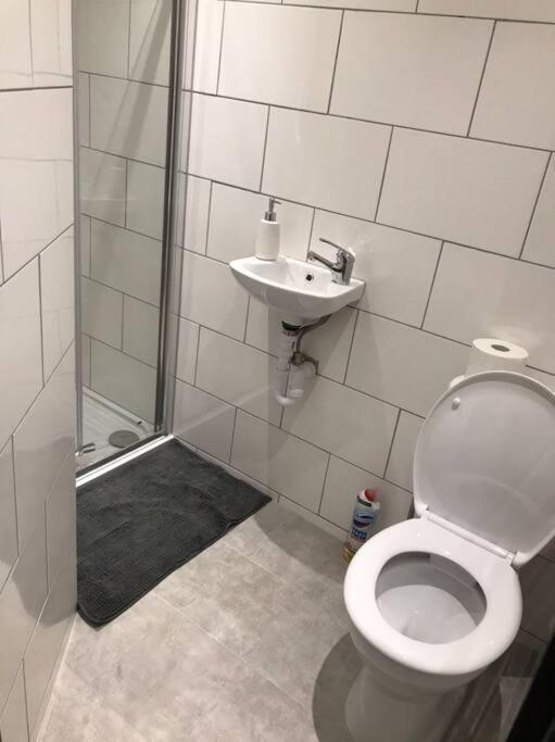Bedfont House Apartment Hillingdon Bagian luar foto