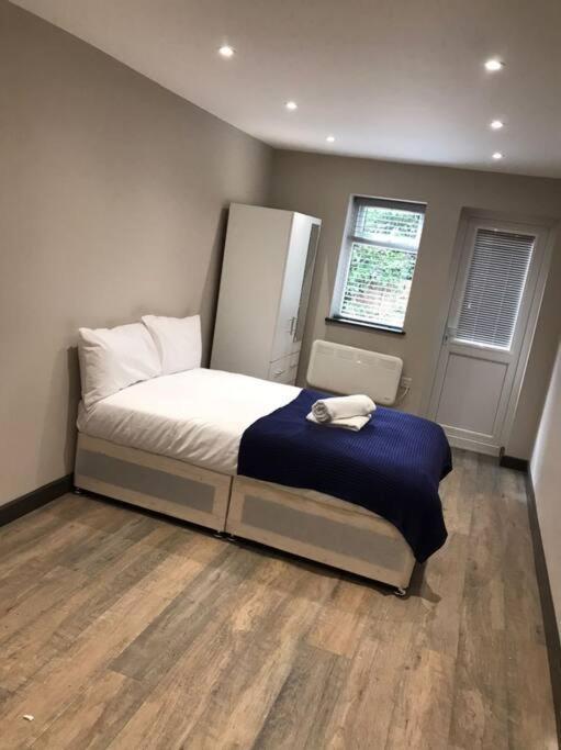 Bedfont House Apartment Hillingdon Bagian luar foto